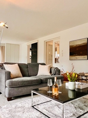 Danke an SALT Home Staging, die meine Bilder in ihren Projekten hängen
