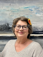 mit grauer Asche gemalt